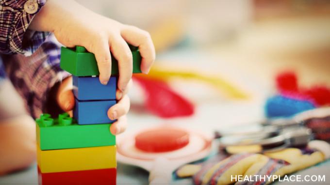 Игра терапията може да бъде изключително полезна за децата. Научете за техниките и дейностите, използвани в игралната терапия и за кого е от полза, тук, на HealthyPlace. 