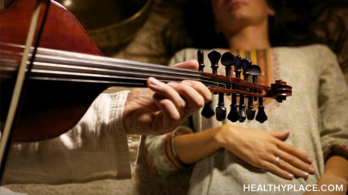 Пробвали ли сте музика за облекчение на безпокойството? Ползите са безкрайни, затова слушайте музика за облекчаване на тревожността и научете някои от предимствата в HealthyPlace.