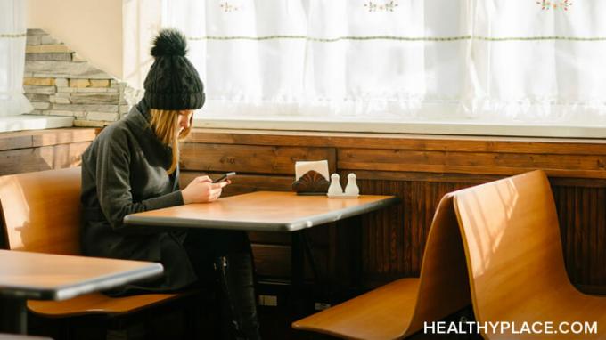 Биполярната мания и не яденето обикновено са свързани. Разберете защо тези с биполярно разстройство могат да изпитат загуба на апетит на HealthyPlace.