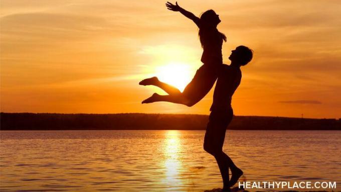Шизоафективното разстройство и бракът могат да вървят успешно заедно. Получавайте съвети за поддържане на здравословен брак с шизоафективно разстройство на HealthyPlace.