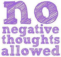 Отрицателните мисли пазят ли те от щастие? Възможно е тези негативни мисли да се превърнат в положителни саморазговори. Научете как с този пример. 