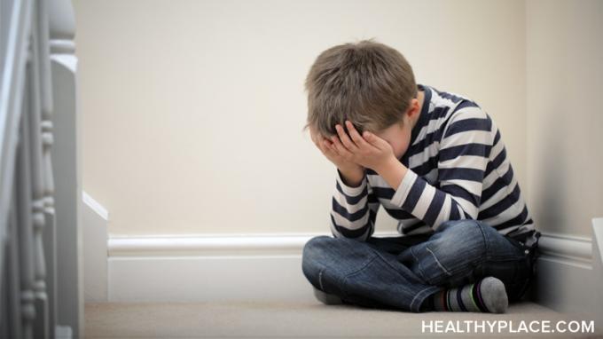 ПТСР при децата е истински. Научете причините, симптомите, ефектите и лечението на ПТСР при деца на всяка възраст на HealthyPlace.com