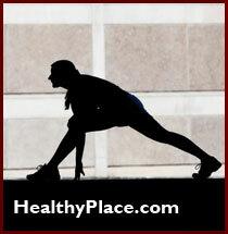 Триадата на спортистите за жени се определя като комбинация от нарушено хранене, аменорея и остеопороза. Прочетете за последиците от загубата на костна минерална плътност при спортисти.