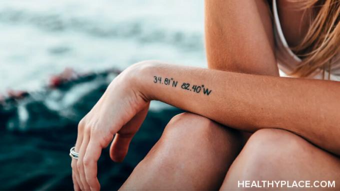 Позитивните татуировки са нова тенденция в сферата на психичното здраве, но могат ли да ви направят по-щастливи? Разберете в HealthyPlace. 