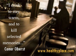 Цитат на алкохолна зависимост - пия, за да бъда топъл и да убивам избрани спомени ...